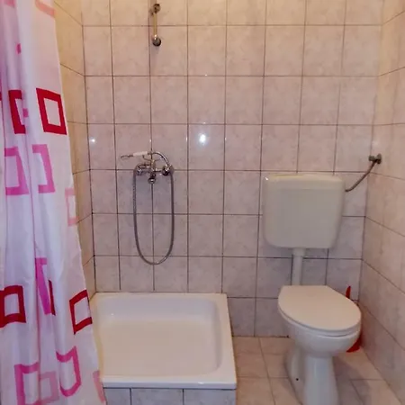 Sutton Apartment *